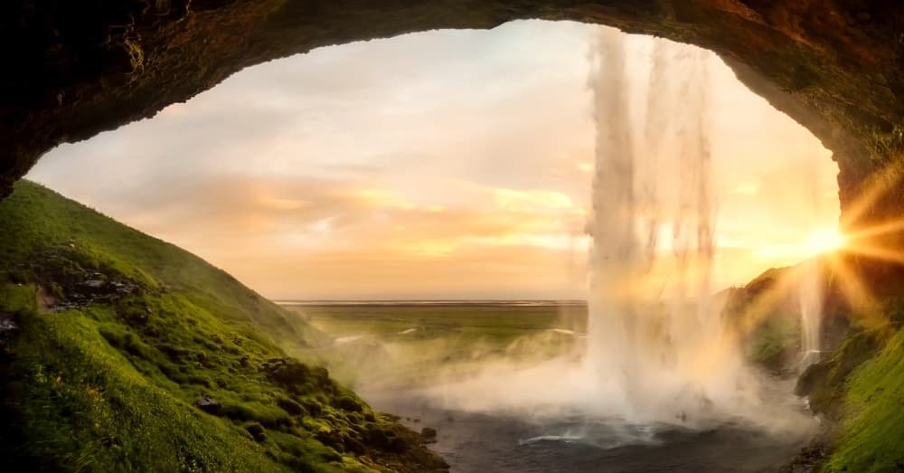 D7-4 冰島塞里雅蘭瀑布背面