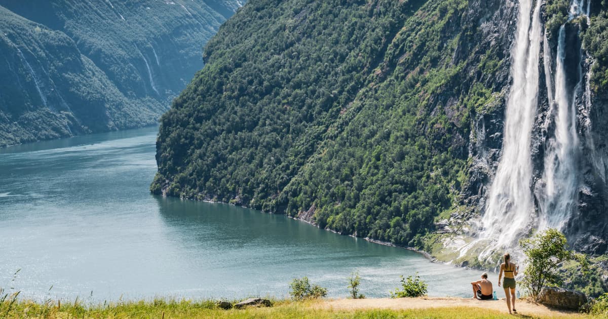 挪威峽灣世界遺產景觀，展現冰河雕刻形成的峽灣地貌，是北歐旅遊最具代表性的自然景色